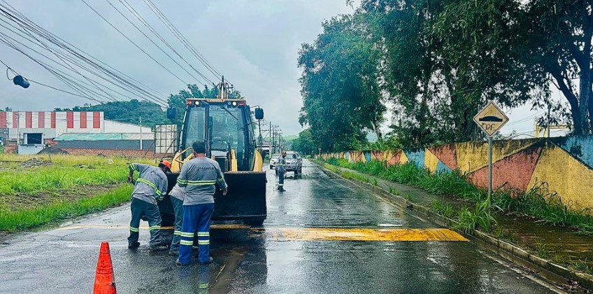 Prefeitura intensifica recuperação da sinalização viária e operação tapa-buracos para o Carnaval